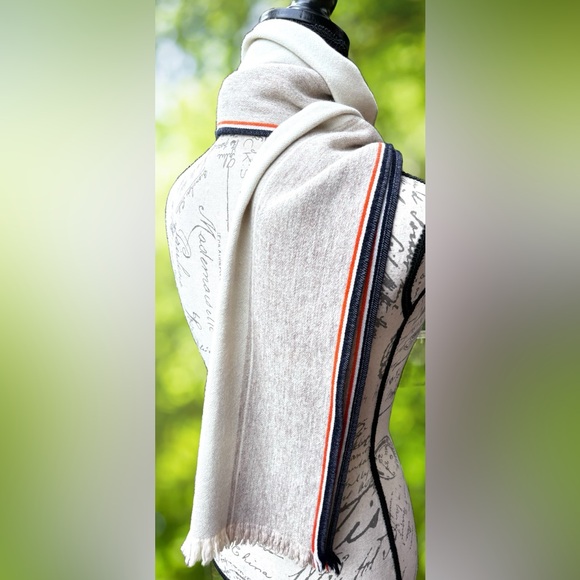 J. Crew Wool-Blend Winter Scarf
New with Tag / Never Worn
Made in Italy - Picture 7 of 11